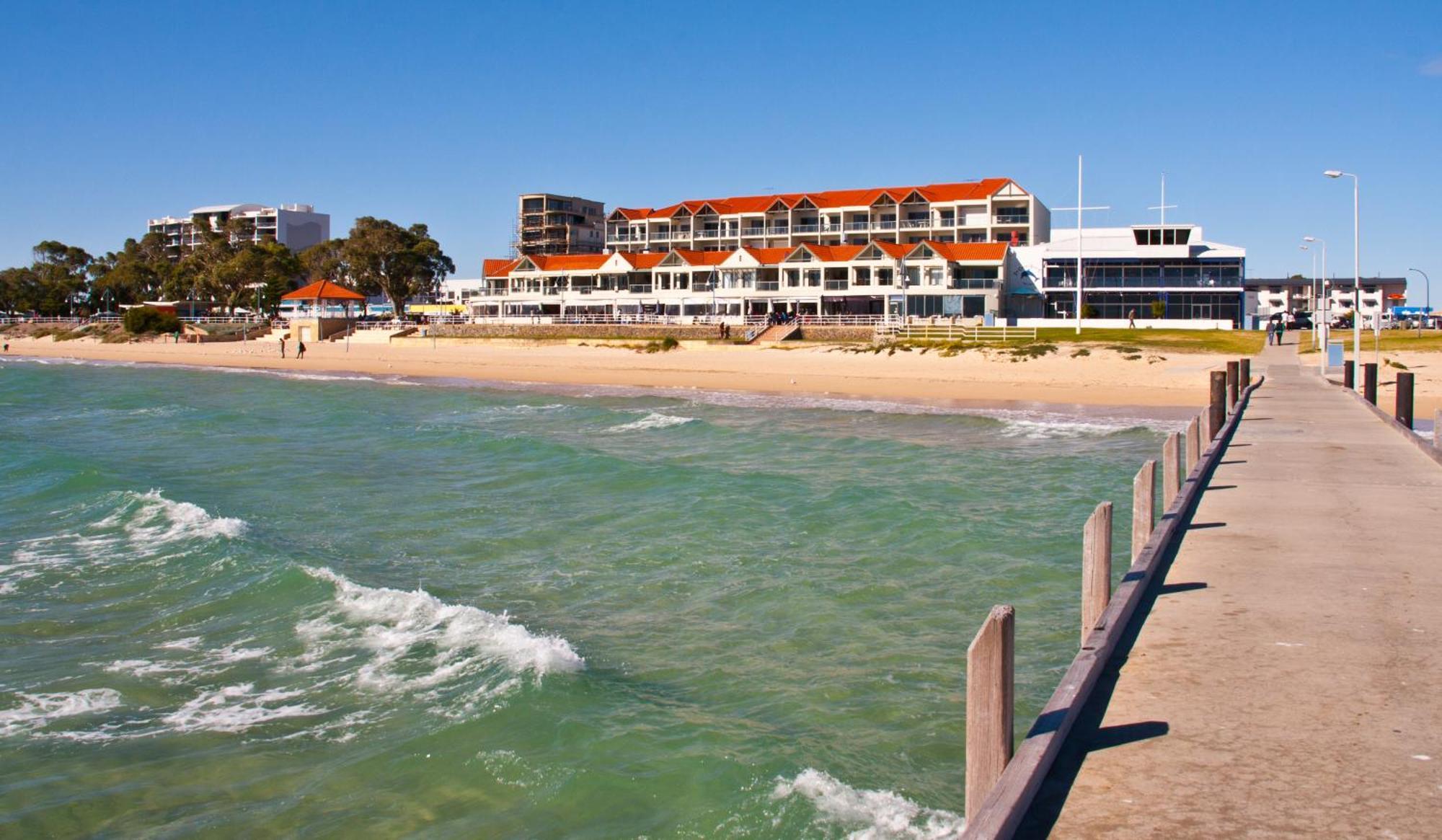 Boardwalk By The Beach Rockingham Exterior photo