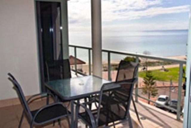 Boardwalk By The Beach Rockingham Exterior photo