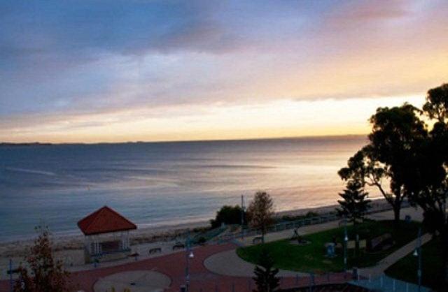 Boardwalk By The Beach Rockingham Exterior photo