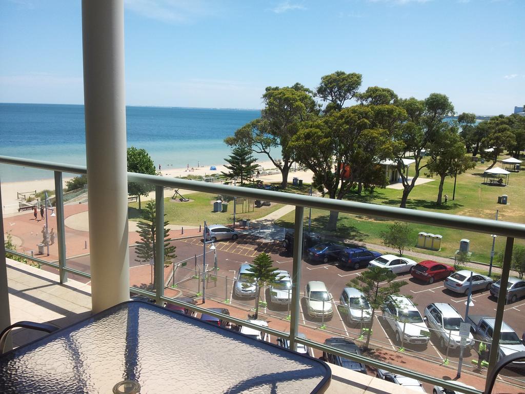 Boardwalk By The Beach Rockingham Exterior photo